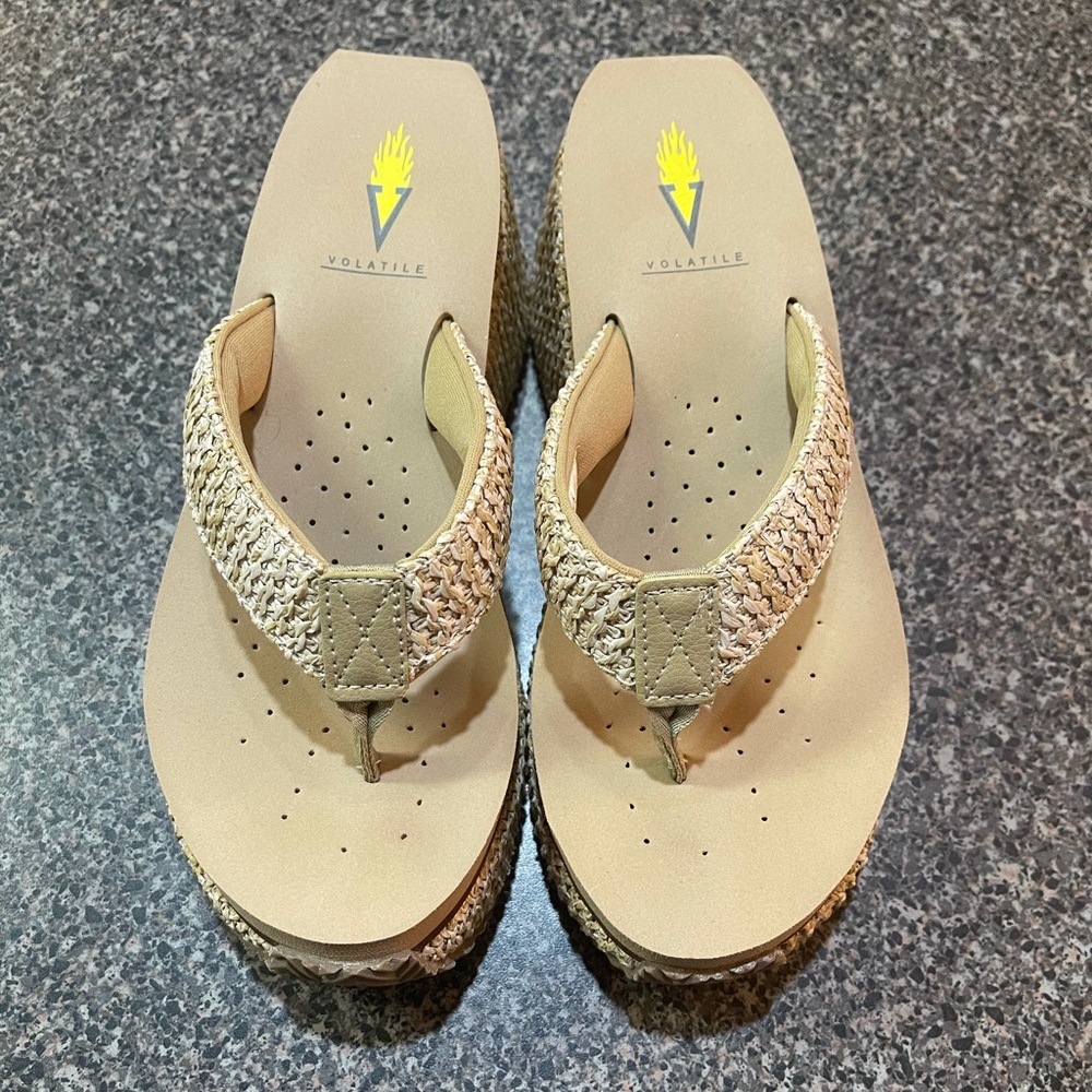BNWOT Volatile wedged sandals